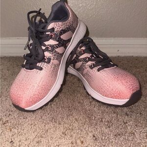 Woman size 7 Composite Toe Sneaker
